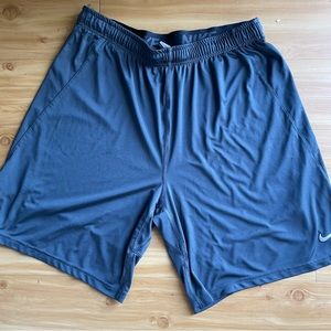NIKE GYM SHORTS GRAY